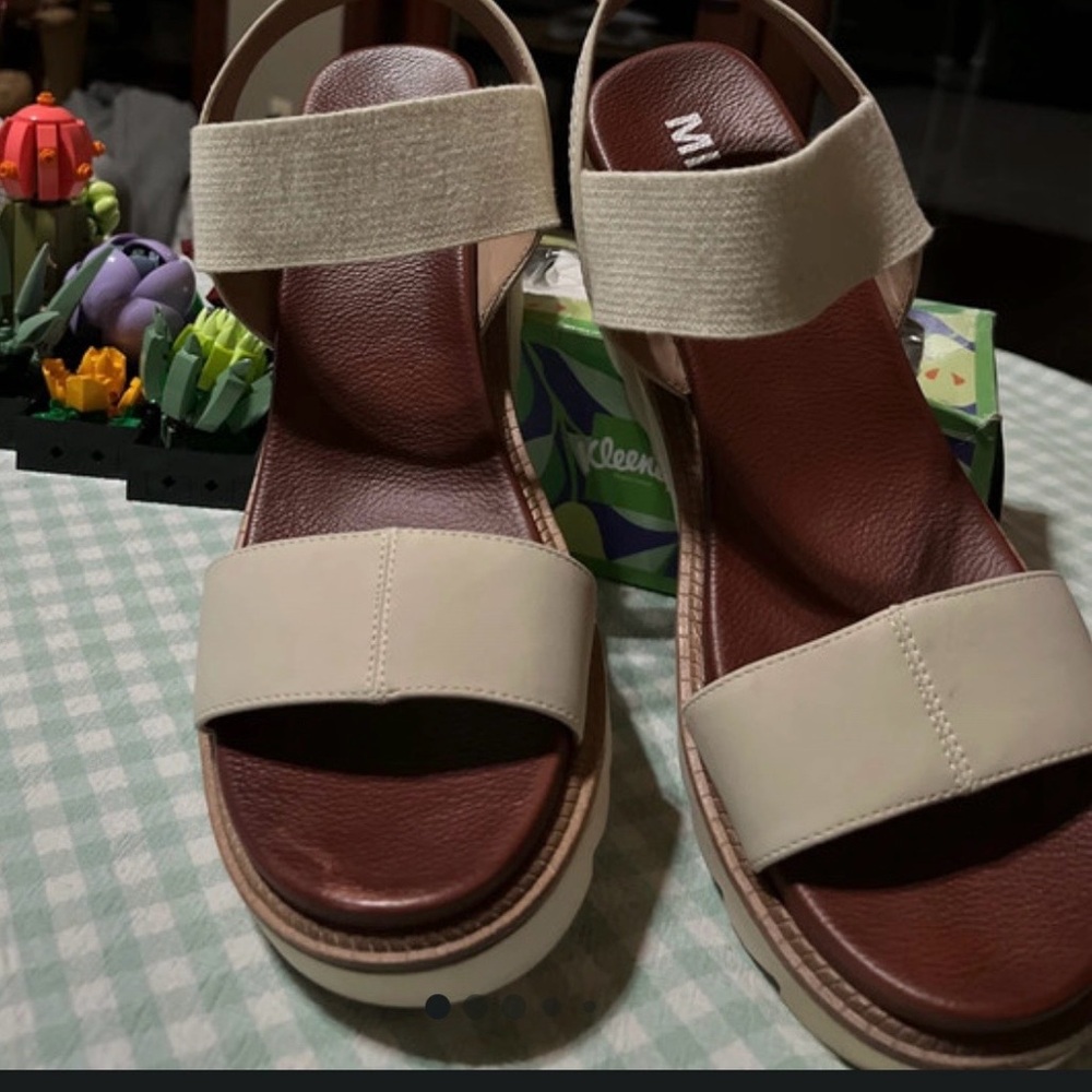 MIA Cream Platform Sandals with Brown Footbed